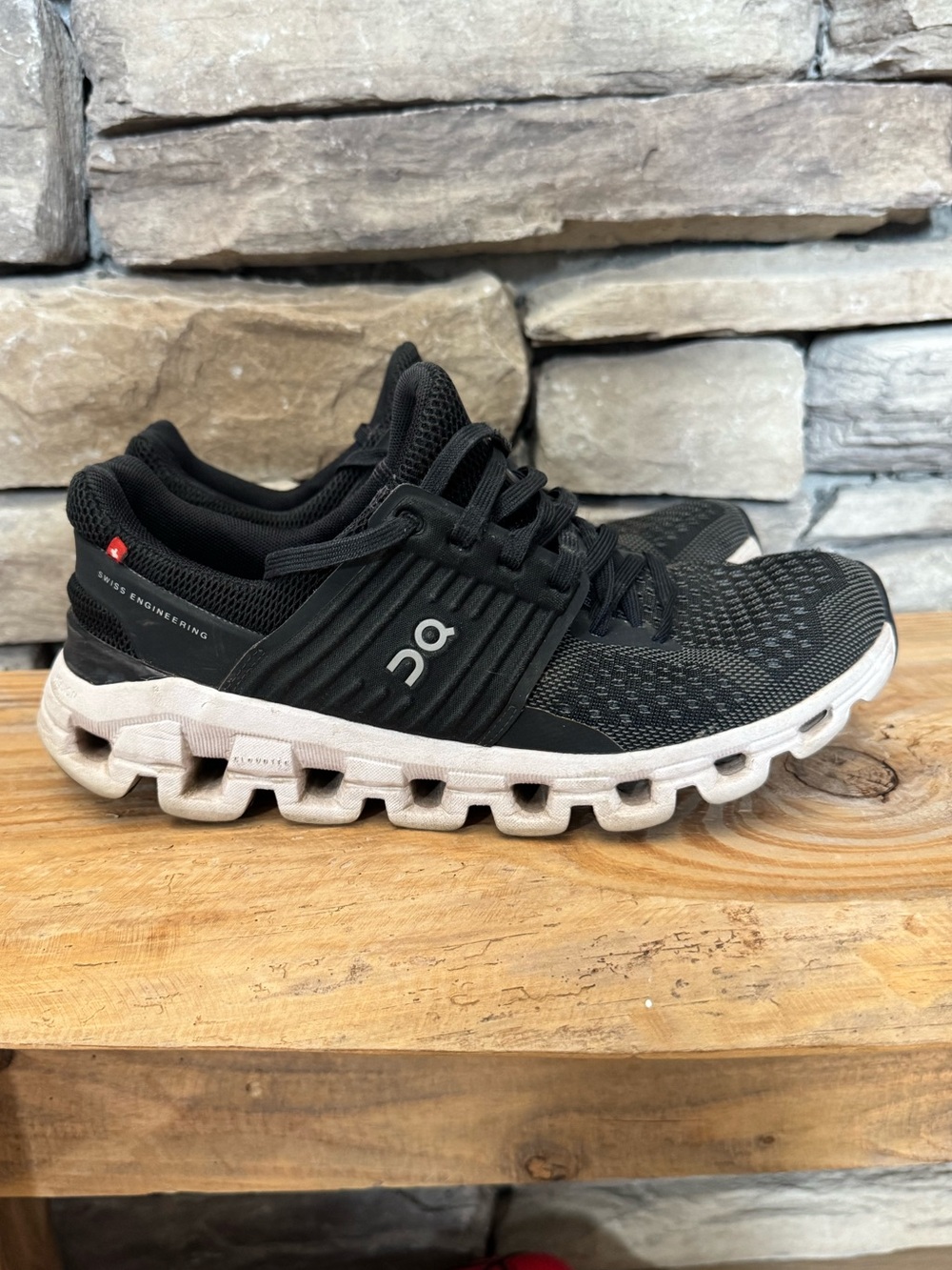 Women’s On Cloudswift Black & White Running Shoes – Size 6.5